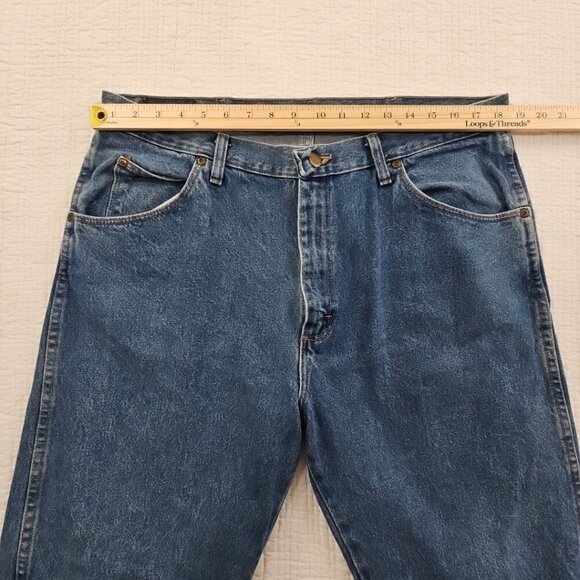 Wrangler Jeans Men's 38x32 Regular Fit Straight Leg Medium Wash 965T1DS EUC - Picture 3 of 16